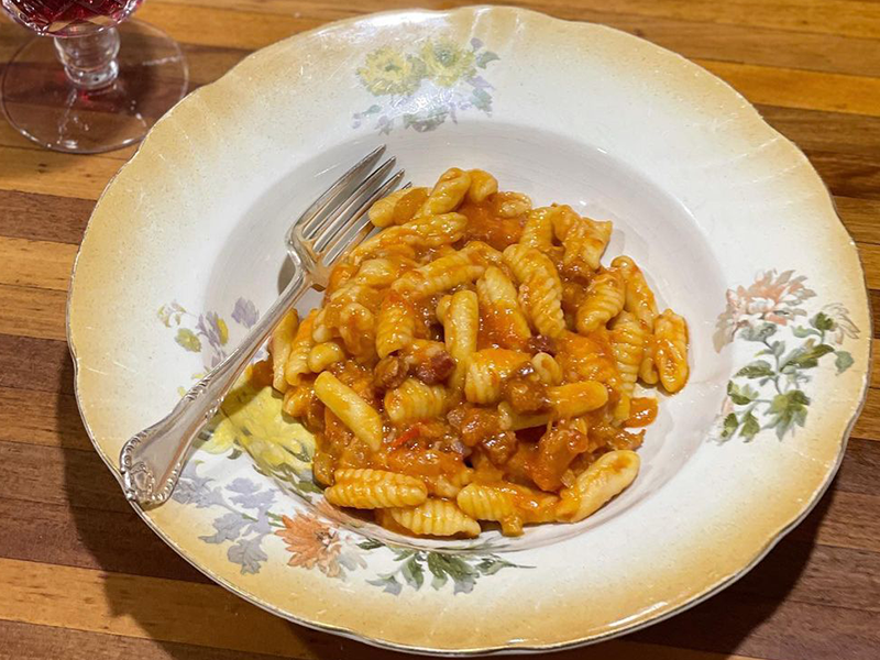 ELIZABETH HEWSON’S SALAMI, FENNEL AND CHILLI PASTA